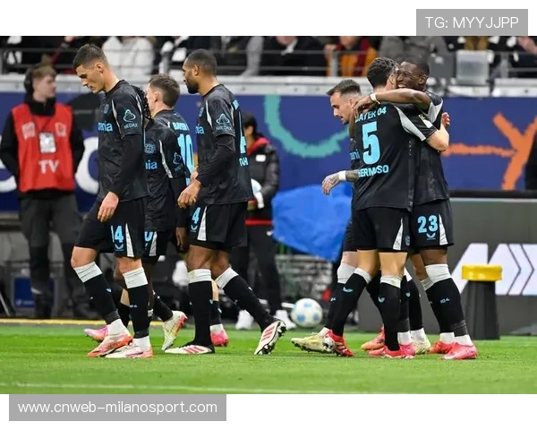 勒沃库森3-1十人法兰克福,蒂尔曼与加西亚破门建功 勒沃库森3-1十人法兰克福,蒂尔曼与加西亚破门建功